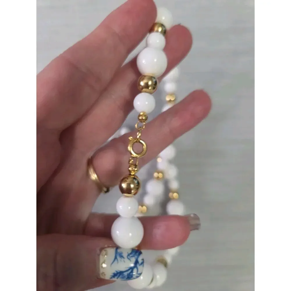 Vintage Retro Preppy Classic Design Beaded Necklace White And Gold Tones